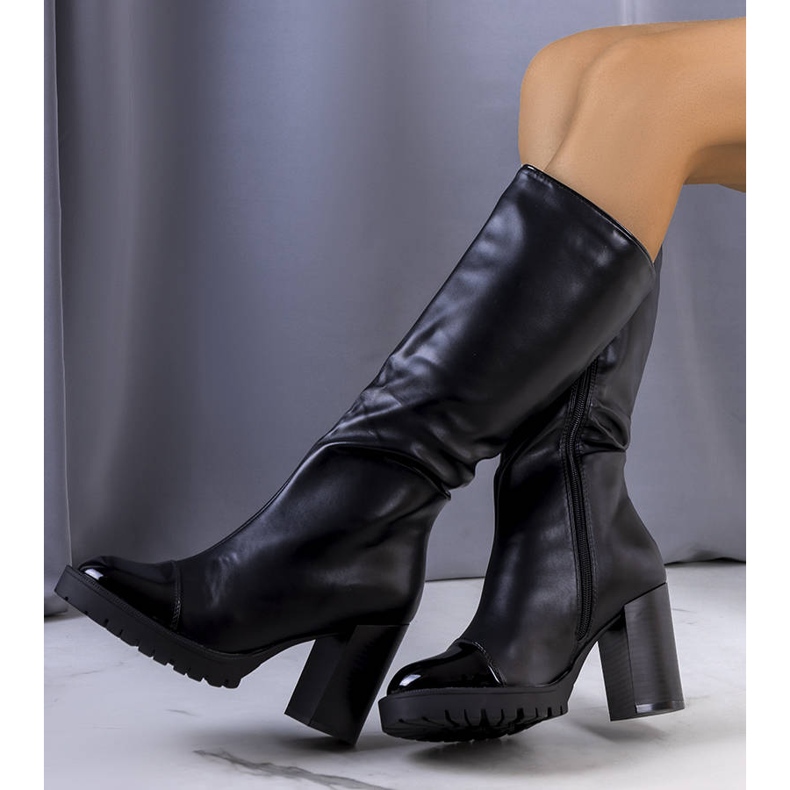 BM Černé teplé kozačky na sloupku Fogla černá 2