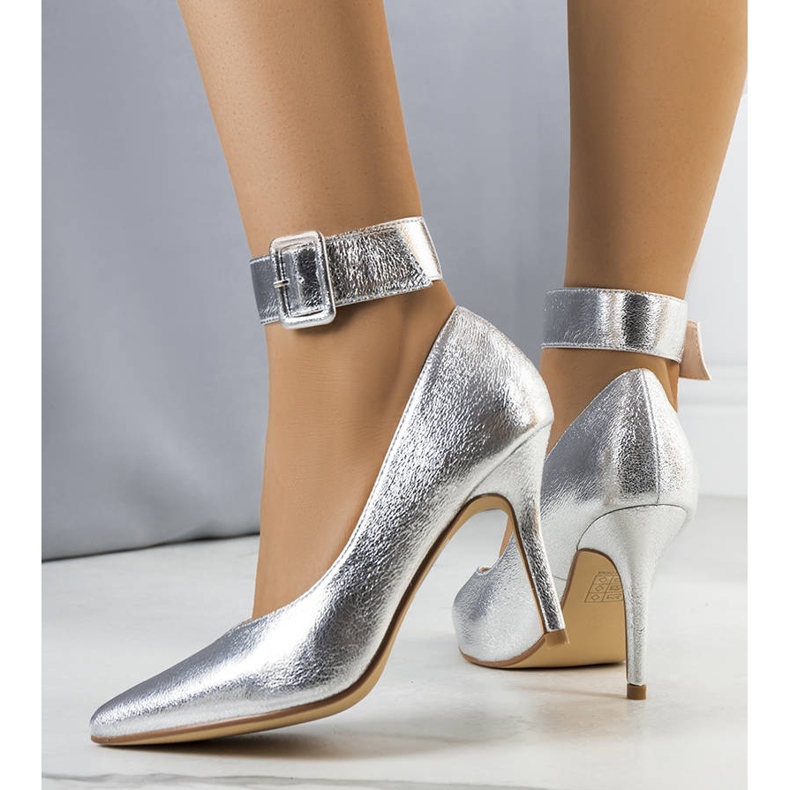 PA1 Stříbrné metalické odznaky Janin stříbrný 1