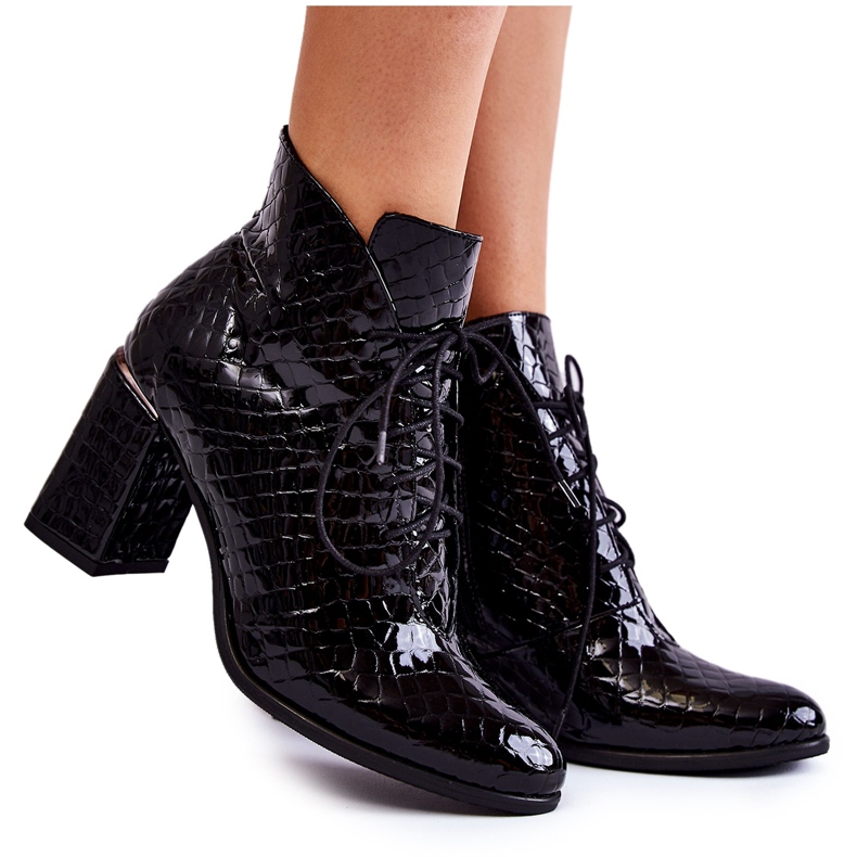 PA2 Dámské černé lakované kozačky na podpatku černá 1