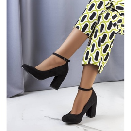 PA1 Černé lodičky s páskem od Norrie černý 2