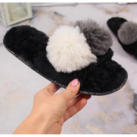 BM Dámské kožešinové pantofle s bambulí černá Stella 1