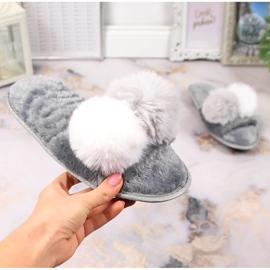 BM Dámské kožešinové pantofle s bambulí šedé Stella šedá 1