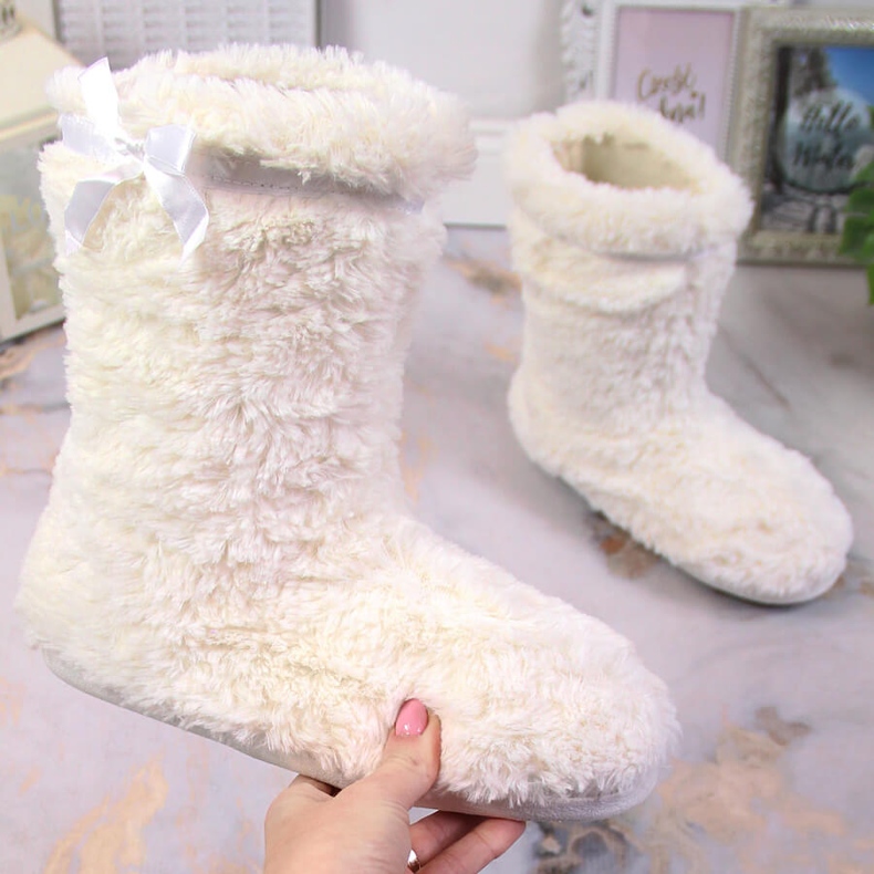 BM Dámské vysoké zateplené bílé kožešinové pantofle Stella bílý ecru 1 BM Dámské vysoké zateplené bílé kožešinové pantofle Stella bílý ecru 1