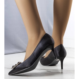 BM Černé lodičky na vysokém podpatku značky Lukis černá 2