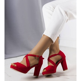 BM Červené sandály na sloupku Artemi 1
