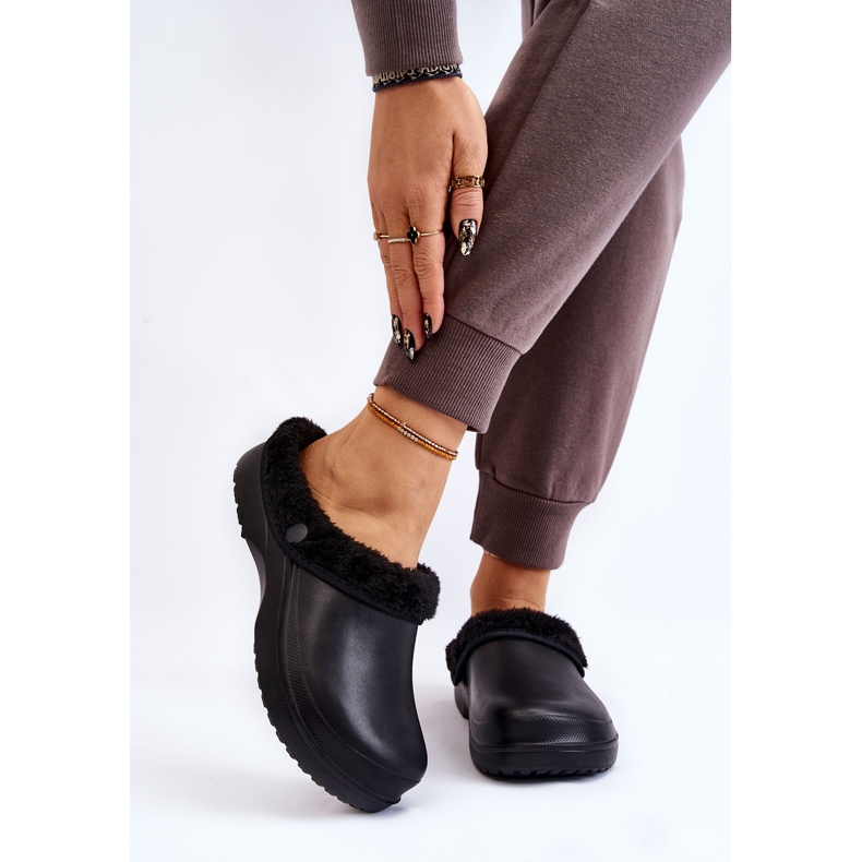 PM2 Dámské pěnové hřejivé pantofle Crocs Black Cova černý 1