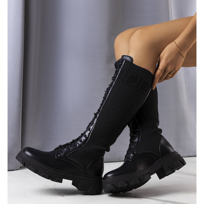 BM Černé šněrovací kozačky značky Montis černá 1 BM Černé šněrovací kozačky značky Montis černá 1