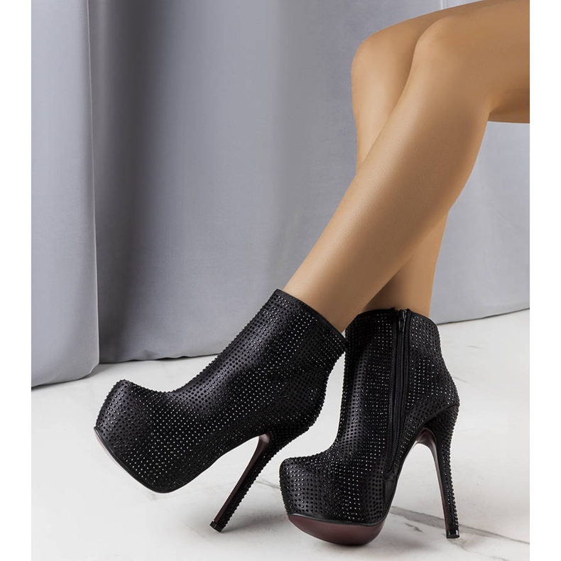 PA1 Černé kozačky na podpatku značky Tatiana černá 1