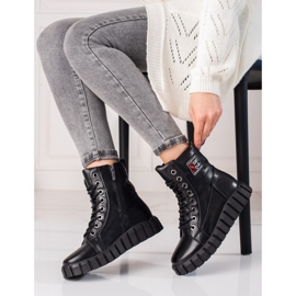 W. Potocki Dělnice na platformě Shelovet černý 1