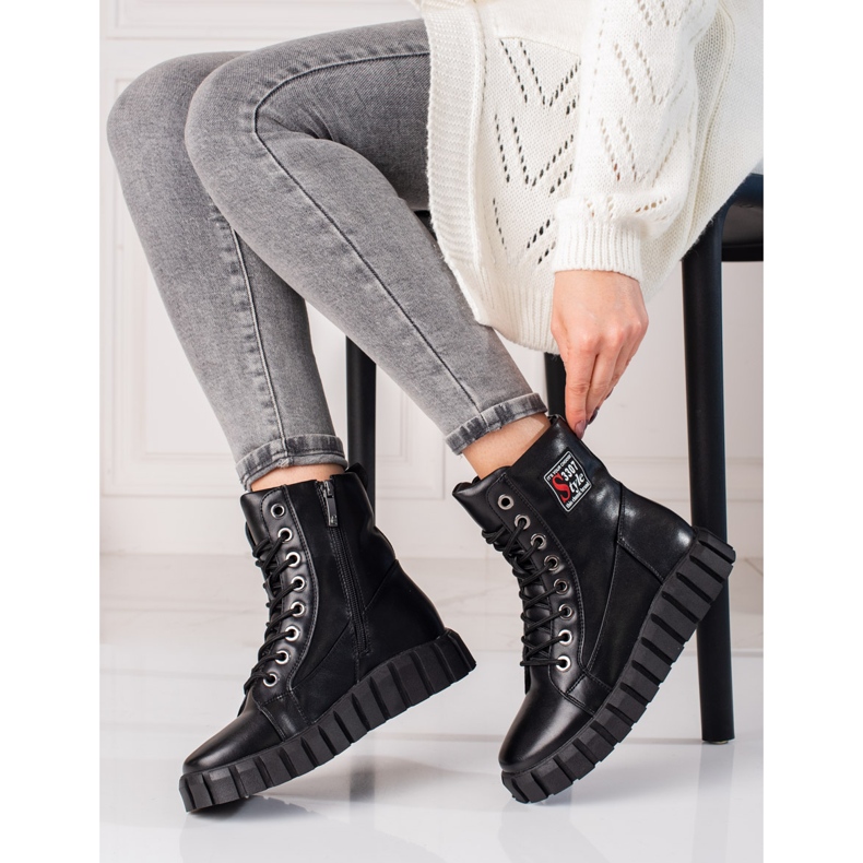 W. Potocki Dělnice na platformě Shelovet černá 1