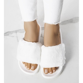 PA1 Bílé slidery s kožešinou Ivory bílý 1