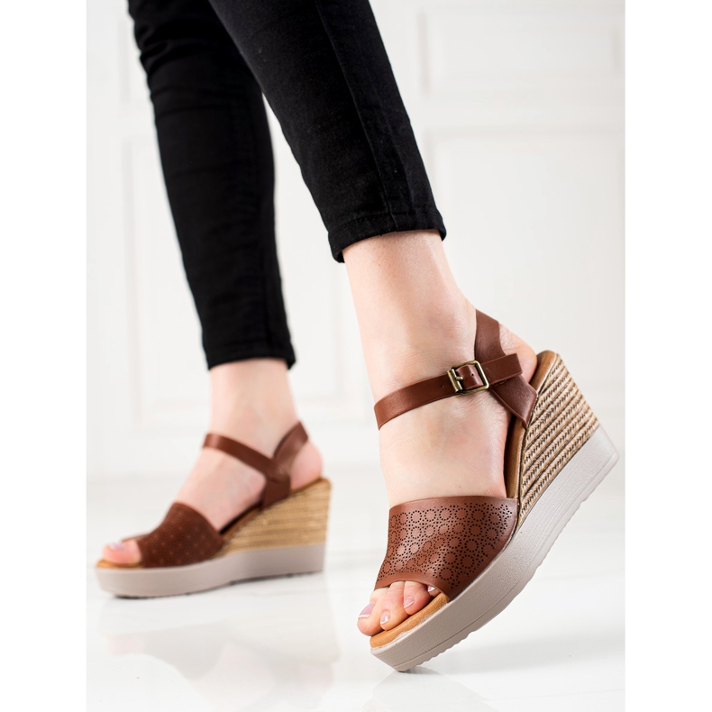 Clowse Lehké sandály na klínovém podpatku hnědý 1