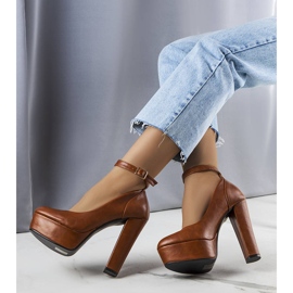 PA1 Hnědé lodičky na vysokém podpatku značky Adela hnědý 1