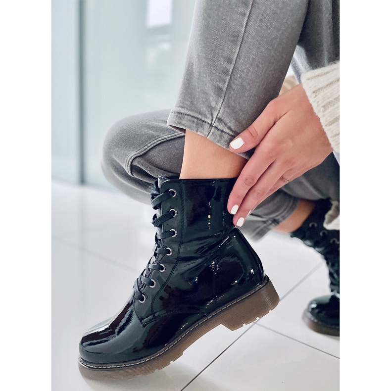 PA1 Boty Martensiaki lakované Mike Black Patent Pu černá 1 PA1 Boty Martensiaki lakované Mike Black Patent Pu černá 1