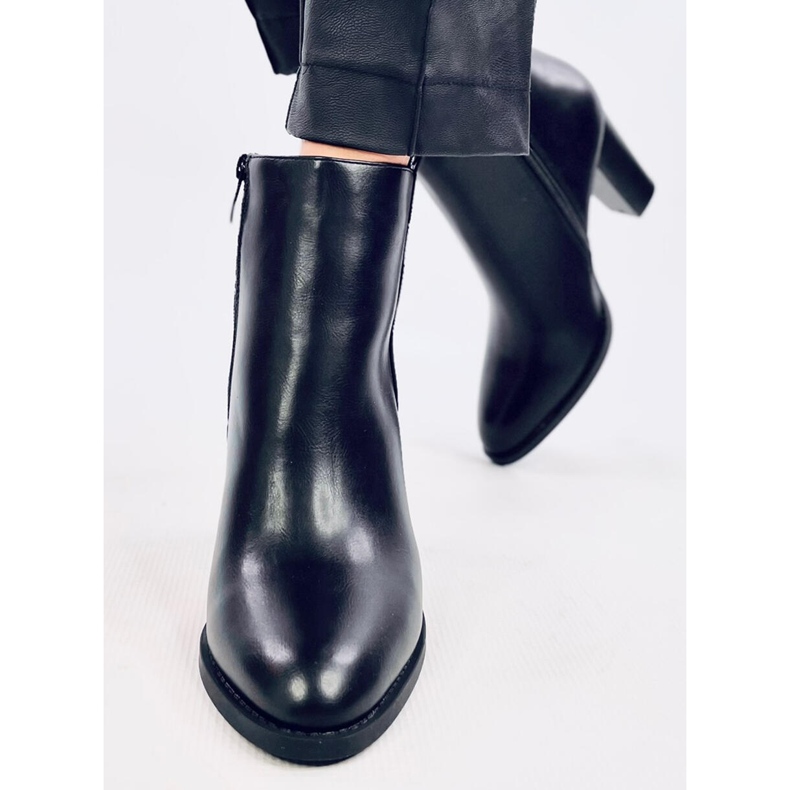 Klasické boty Alona Black na sloupku černá 1 Klasické boty Alona Black na sloupku černá 1