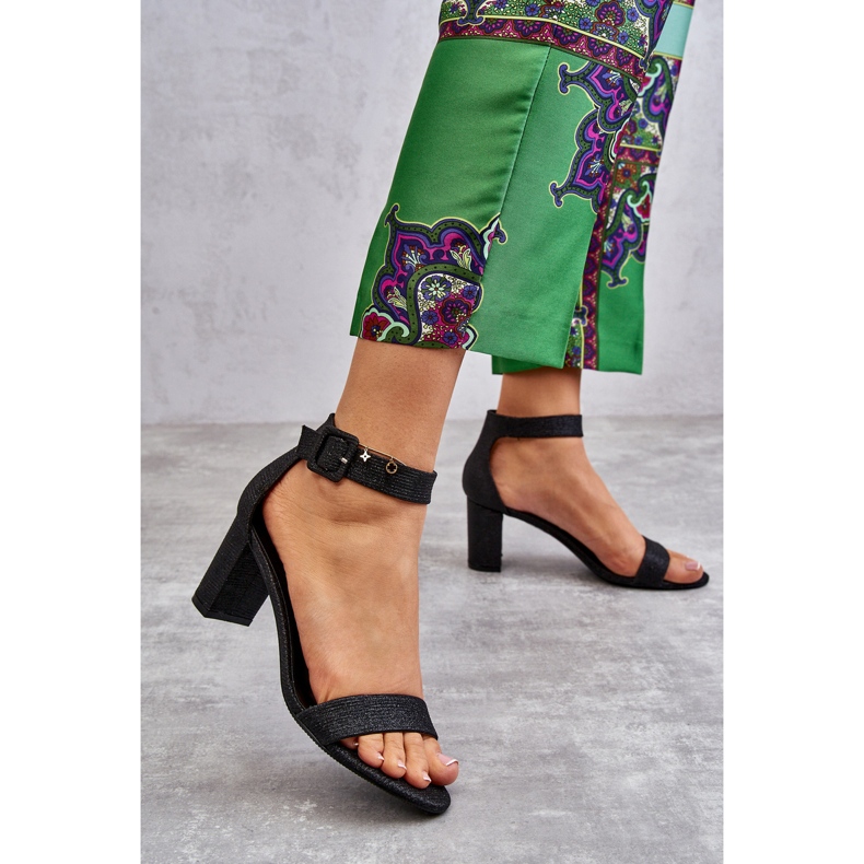 Lesklé sandály na podpatku Black Maxim černá 1