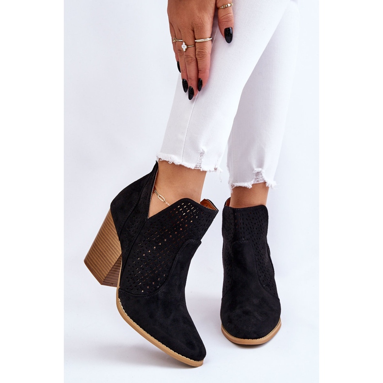 PM1 Dámské kozačky na vysokém podpatku prolamované černé odstíny černá 1