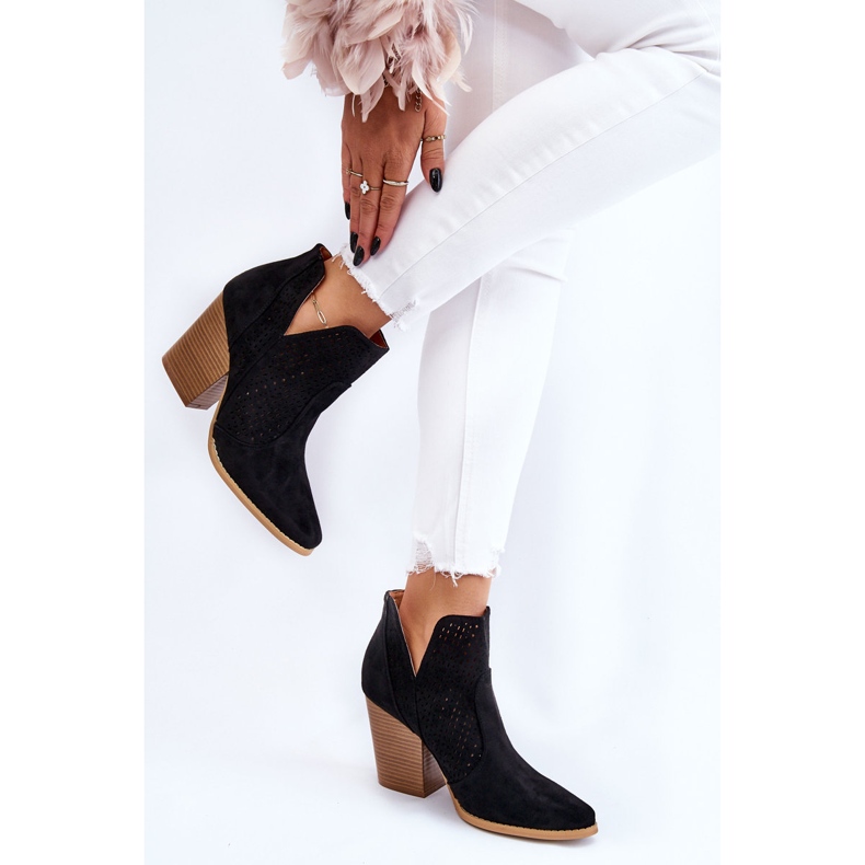 PM1 Dámské kozačky na vysokém podpatku prolamované černé odstíny černá 2