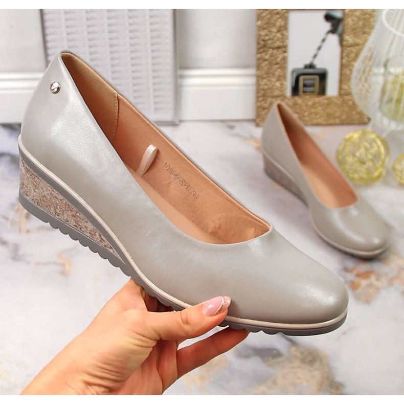 Dámské šedé lodičky na klínku Vinceza 10896 šedá 1