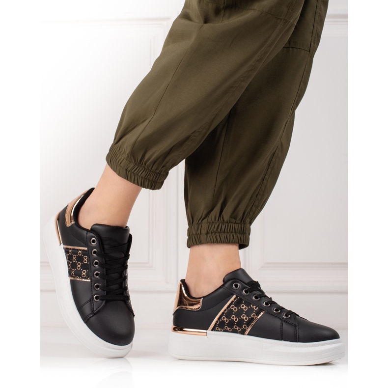 Černé sportovní boty na platformě Shelovet černá 1