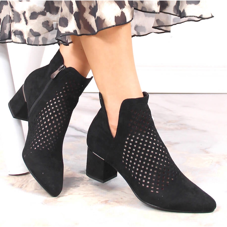 Dámské černé prolamované semišové boty Vinceza 10892 černá 1