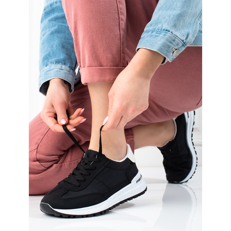 Dámské lehké sportovní boty Shelovet černé barvy černá 2