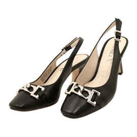 Dámské kožené sandály s dekorací Caprice 9-29626-20 022 Black Nappa černý 3