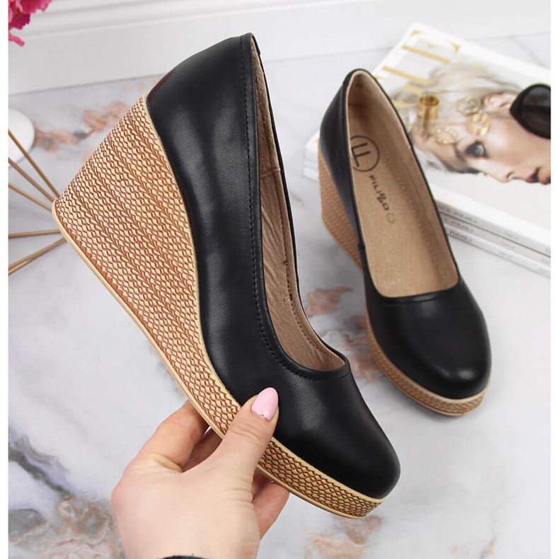 Černé kožené lodičky na klínku Filippo DP3521 černá 1