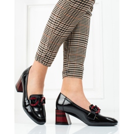 Dámské černé lodičky Vinceza s řetízkem černá 2 Dámské černé lodičky Vinceza s řetízkem černá 2