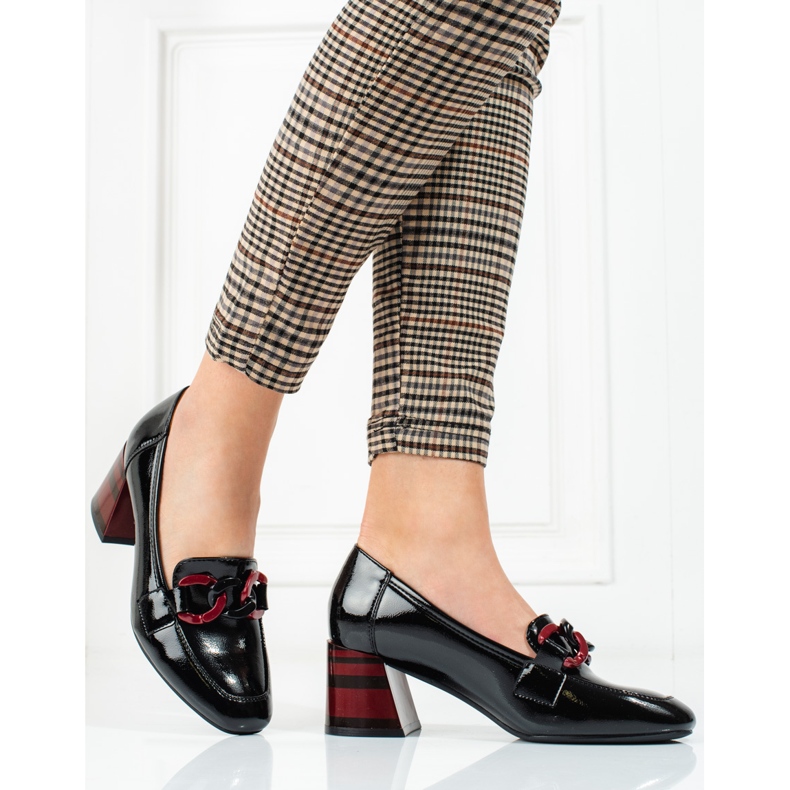 Dámské černé lodičky Vinceza s řetízkem černá 2