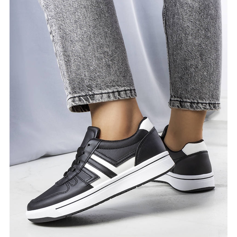 BM Černé tenisky s bílými vsadkami od značky Olympia černá 1