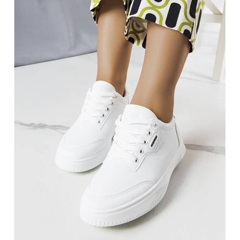 Bílé sportovní tenisky Leroux bílý 1