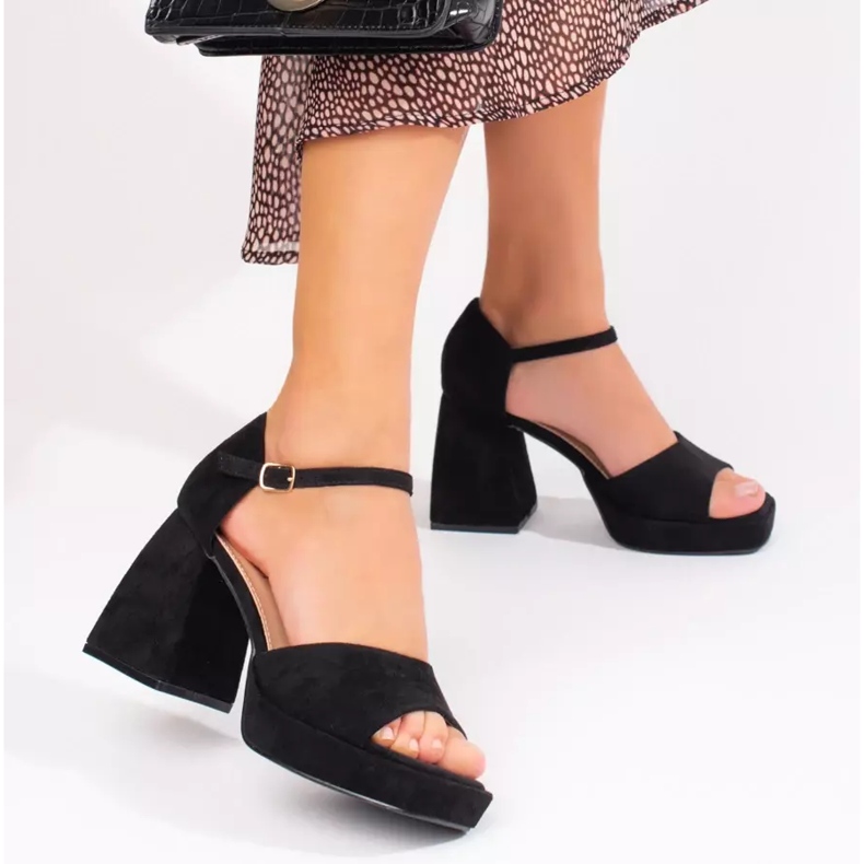 Černé semišové sandály na podpatku značky Vinceza černá 1 Černé semišové sandály na podpatku značky Vinceza černá 1