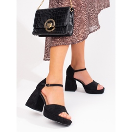 Černé semišové sandály na podpatku značky Vinceza černá 2 Černé semišové sandály na podpatku značky Vinceza černá 2
