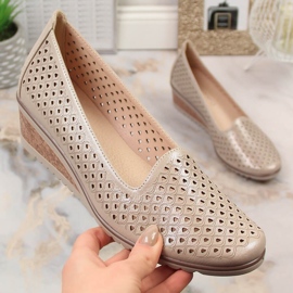 Dámské třpytivé béžové prolamované boty na klínku Potocki SZ12018 béžový 2