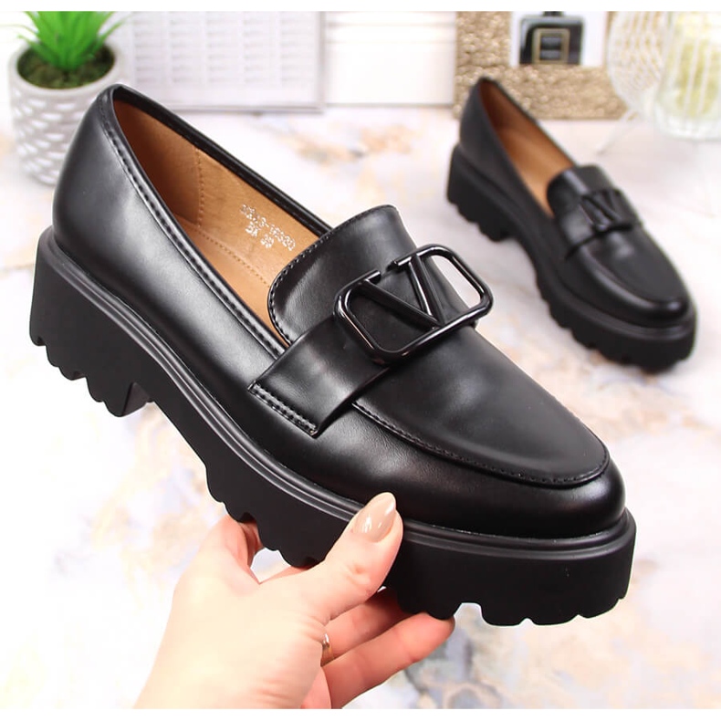 Dámské vysoké podpatky a černé boty na platformě Vinceza 16380 černá 1