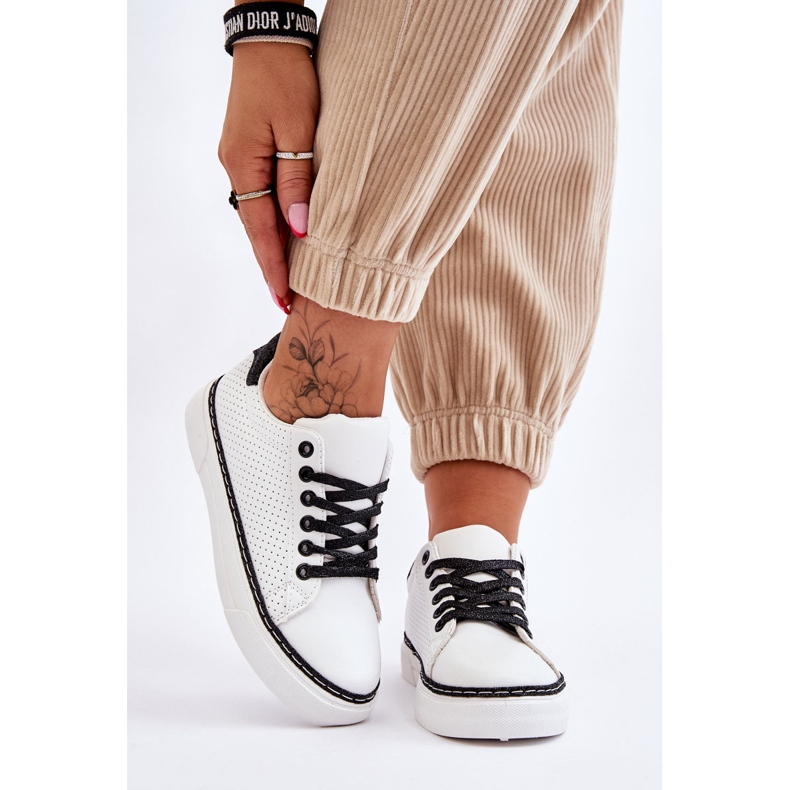 BM Dámské nízké perforované tenisky Daxton bílé a černé bílý černá 1