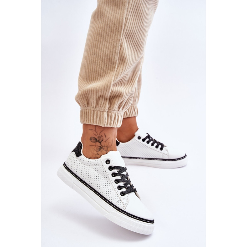 BM Dámské nízké perforované tenisky Daxton bílé a černé bílý černá 2