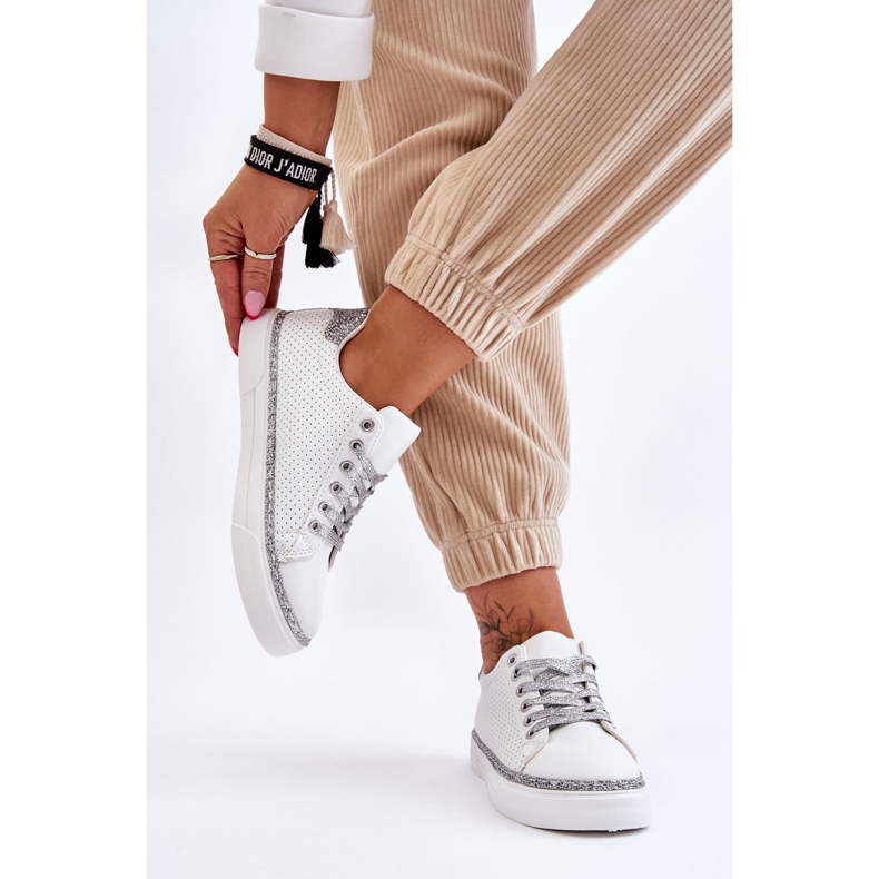 BM Dámské nízké perforované tenisky Daxton bílé a stříbrné bílý stříbrný 2