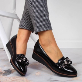 Dámské boty na klínku s černými korálky Potocki 1