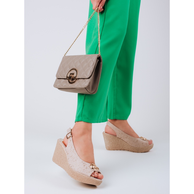 Dámské semišové sandály na klínku Shelovet béžové barvy béžový 1