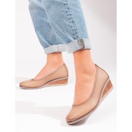 W. Potocki Dámské béžové lodičky na klínku značky Potocki béžový 1