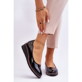 Vinceza Klasické lakované lodičky na klínku Černá Paola 1