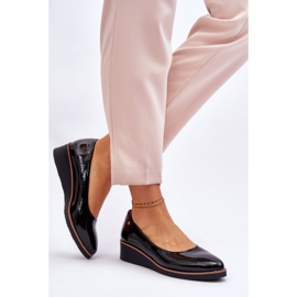 Vinceza Klasické lakované lodičky na klínku Černá Paola 2