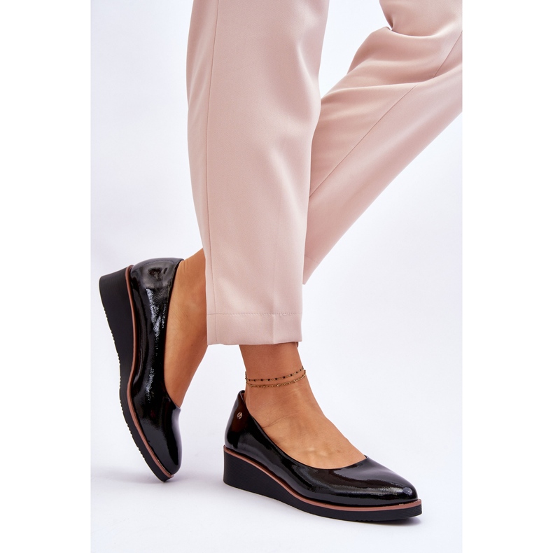 Vinceza Klasické lakované lodičky na klínku Černá Paola 2