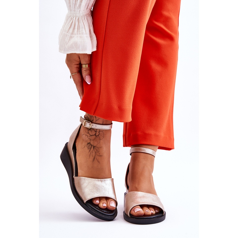 Vinceza Dámské klasické kožené sandály na klínu Gold Truett zlatý 1