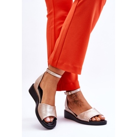 Vinceza Dámské klasické kožené sandály na klínu Gold Truett zlatý 2