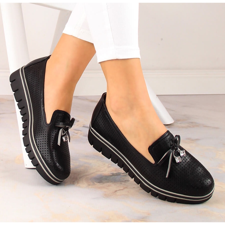 Dámské prolamované černé boty na platformě Jezzi RMR2268-2 černá 1