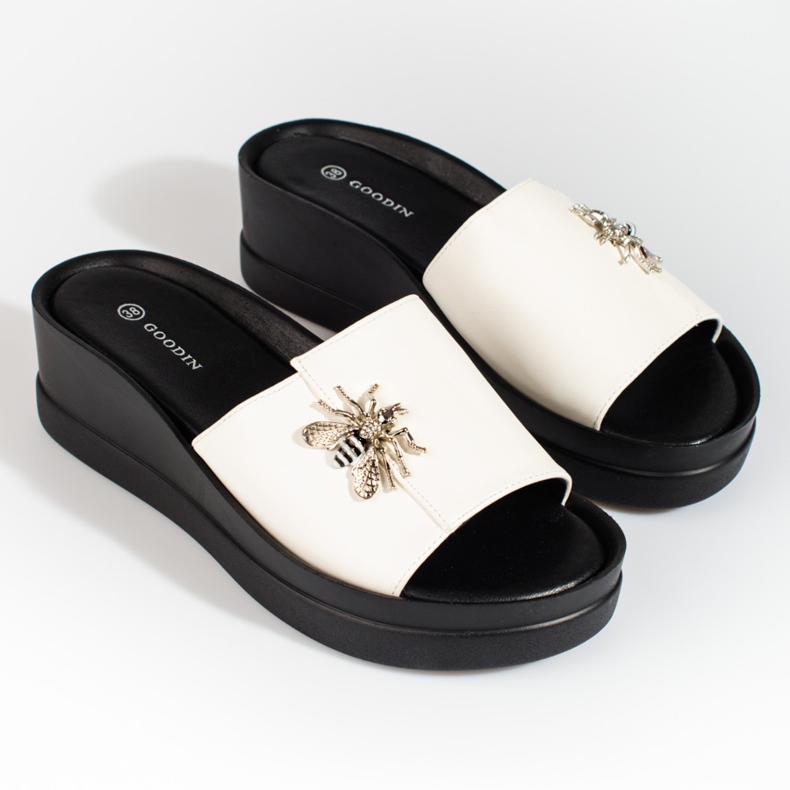 Dámské bílé pantofle na pohodlném klínku Shelovet bílý 1