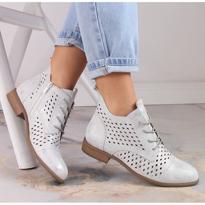 Dámské jarní prolamované stříbrné kozačky Jezzi ASA142-45 stříbrný 1